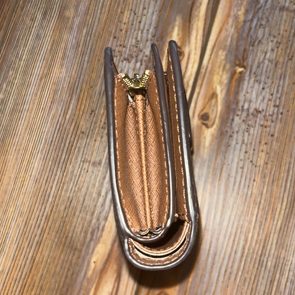 Michael Kors Compact Wallet - Picture 4 of 8